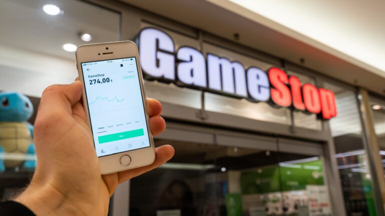 GameStop Efsanesi: Yönetim Kurulu İddiası ve Hissesi 2 Katına Çıktı!